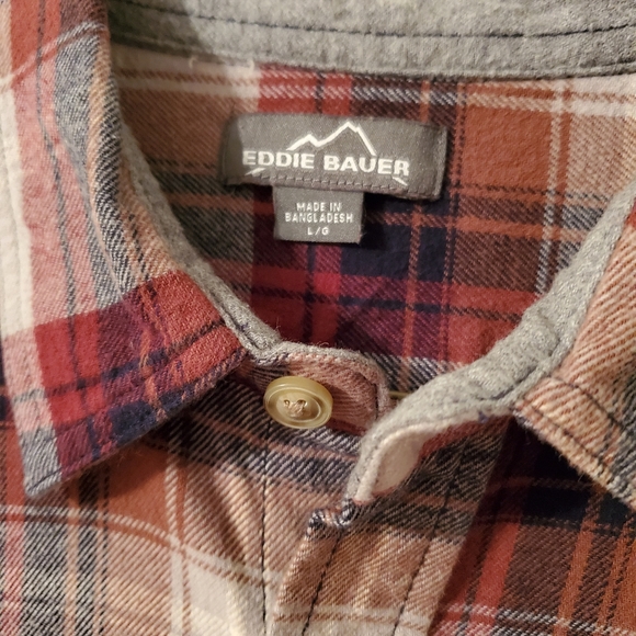 Men's Eddie Bauer Flannel Plaid Button Down W/ Front Pocket - Picture 3 of 7